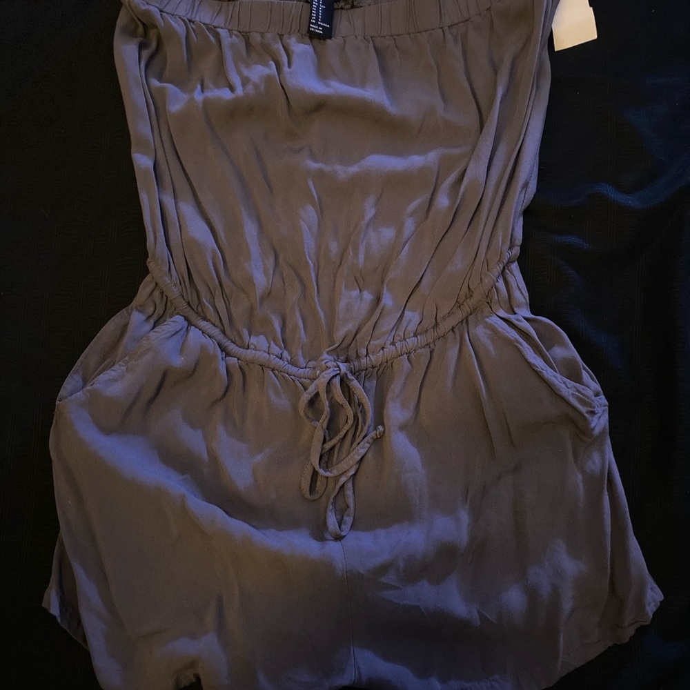 Gray romper with pockets and adjustable strings